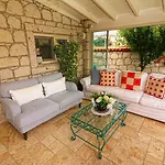 Kupina Hotel 2*